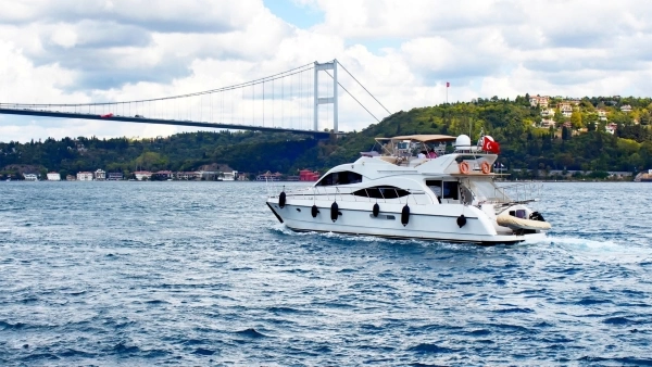 private_yacht_charter_(1).jpg